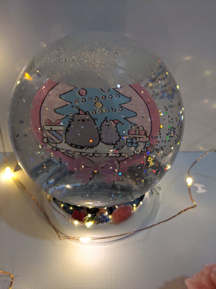 PUSHEEN CHRISTMAS WATERDAZZLER GLOBE* **NO NZ** LIMITED STOCK!!